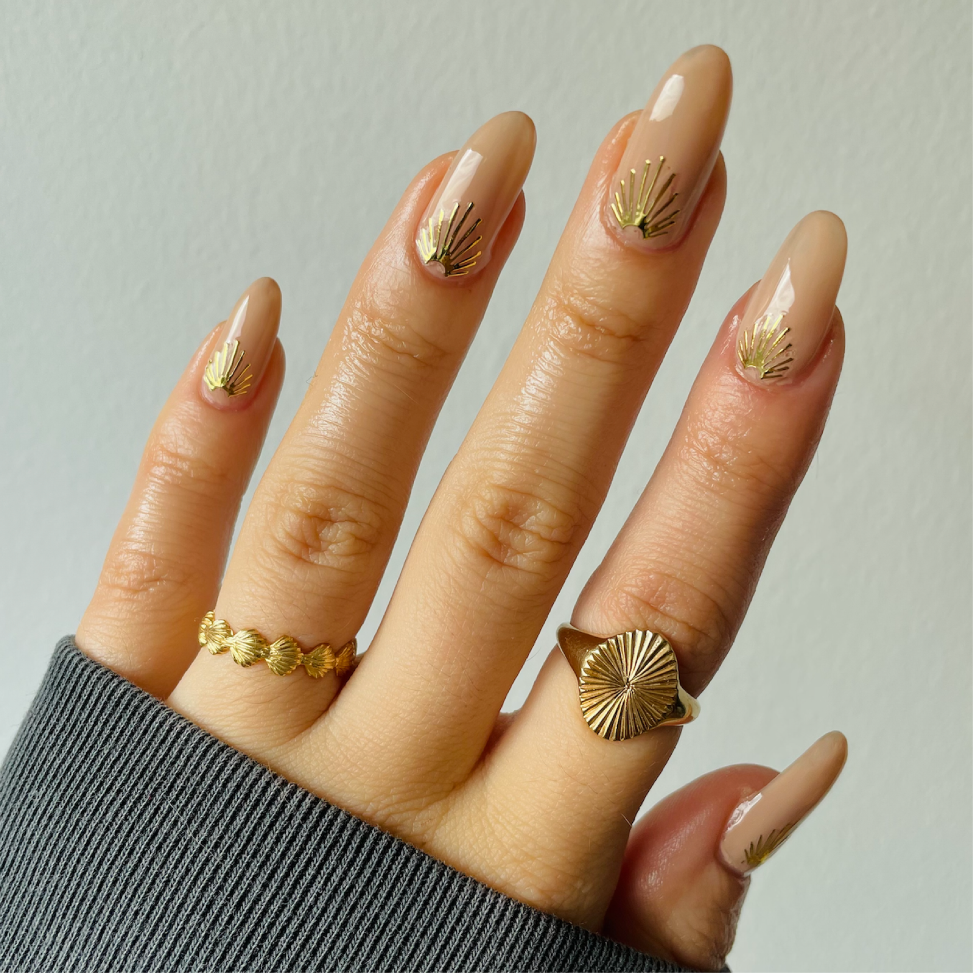 Vintage Art Deco Nails That Shine