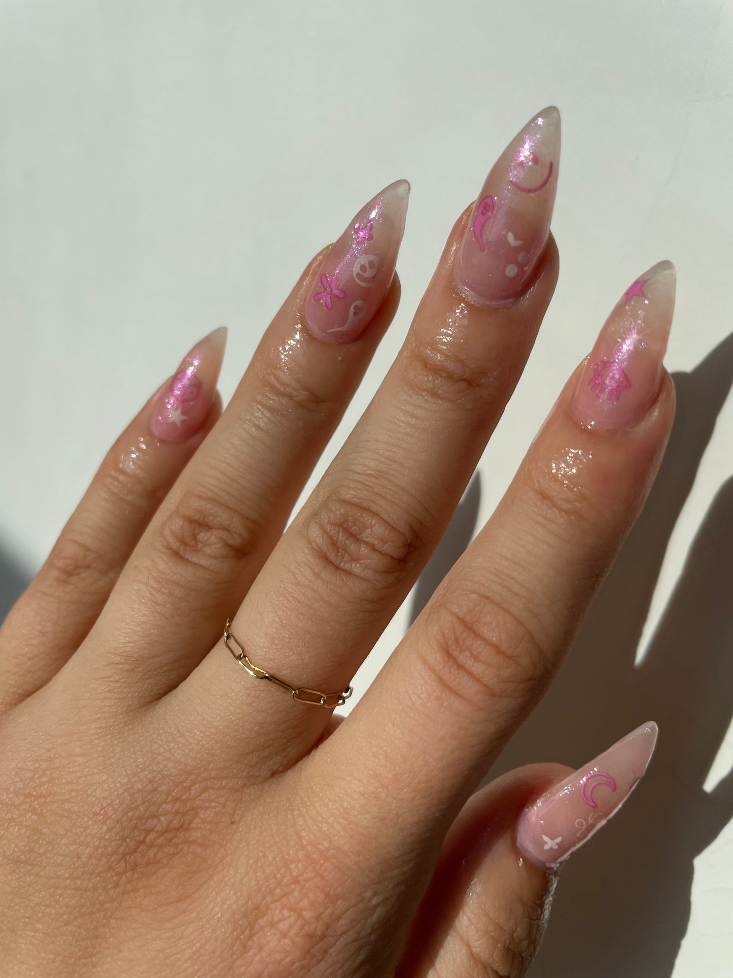 Glow nail art look in pink