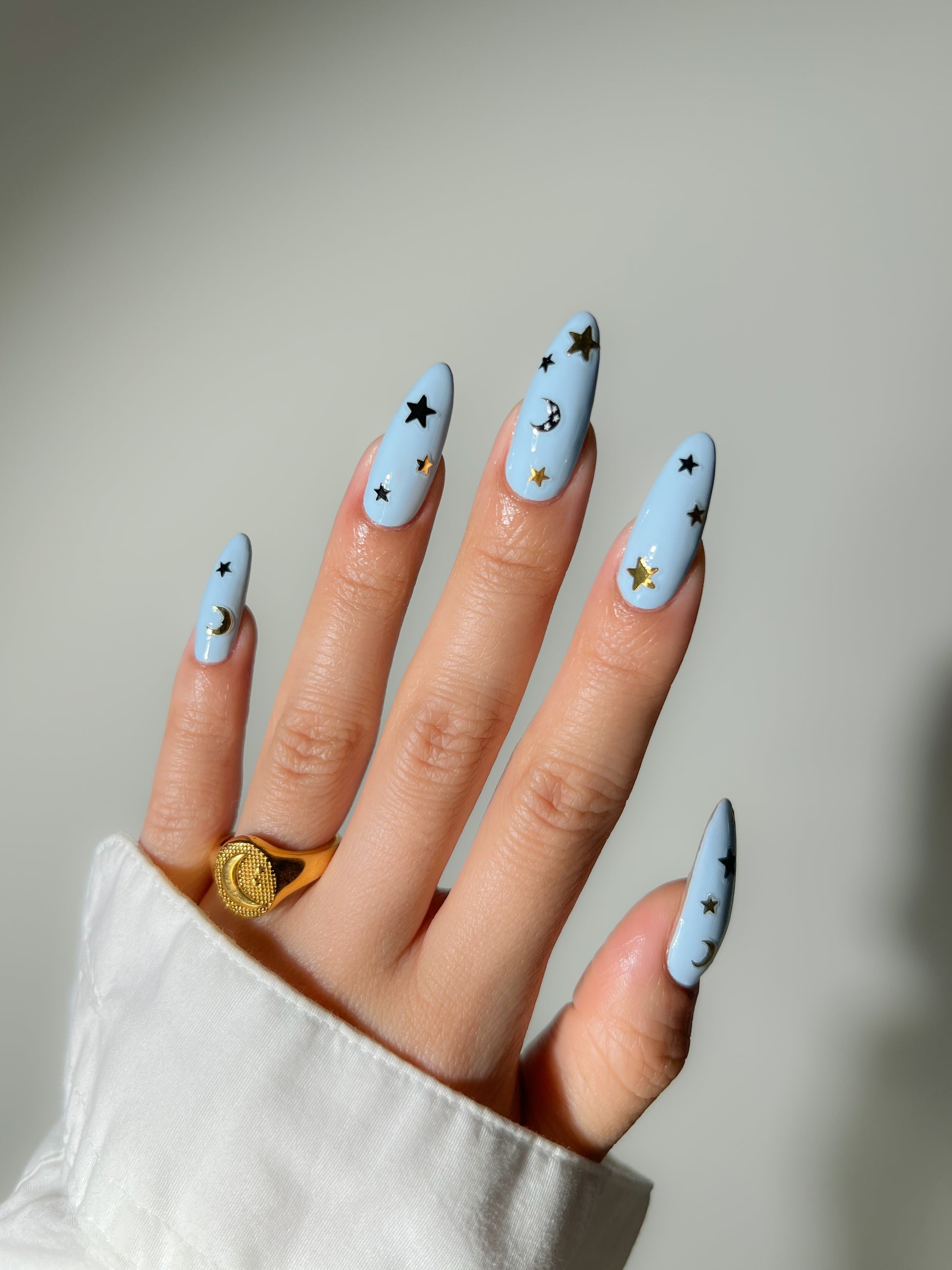 Retrograde stickers on blue nails